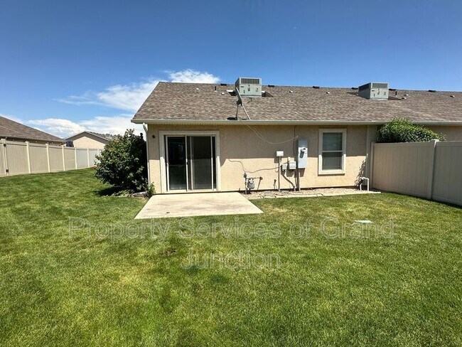 Building Photo - 585 1/2 Belhaven Way