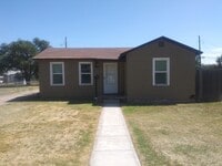 Building Photo - Cute and affordable 2/1 Large master WATER PAID BY OWNER