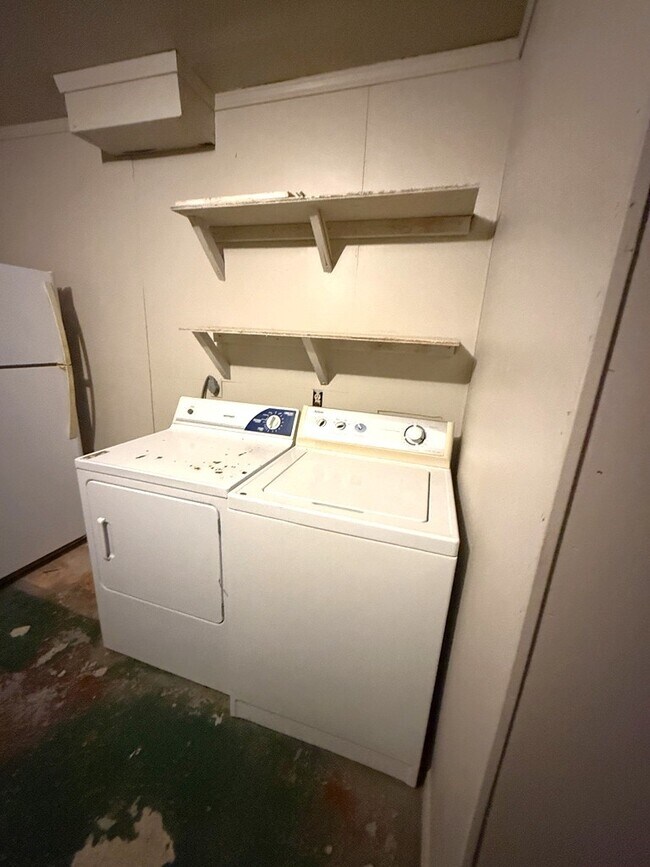 Building Photo - 15934 Blueridge Rd