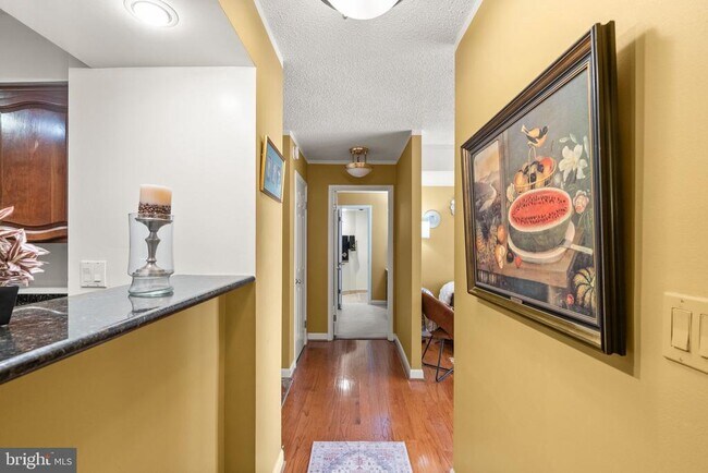 Building Photo - 1077 30th St NW