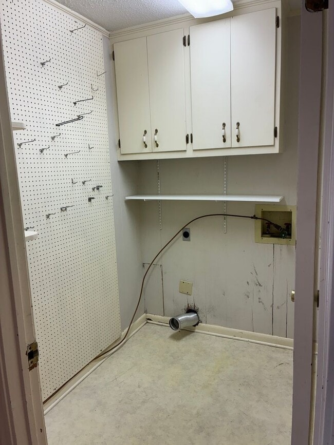 Building Photo - 19 Indian Trail