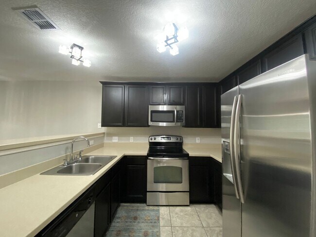 Building Photo - 7223 Summer Way