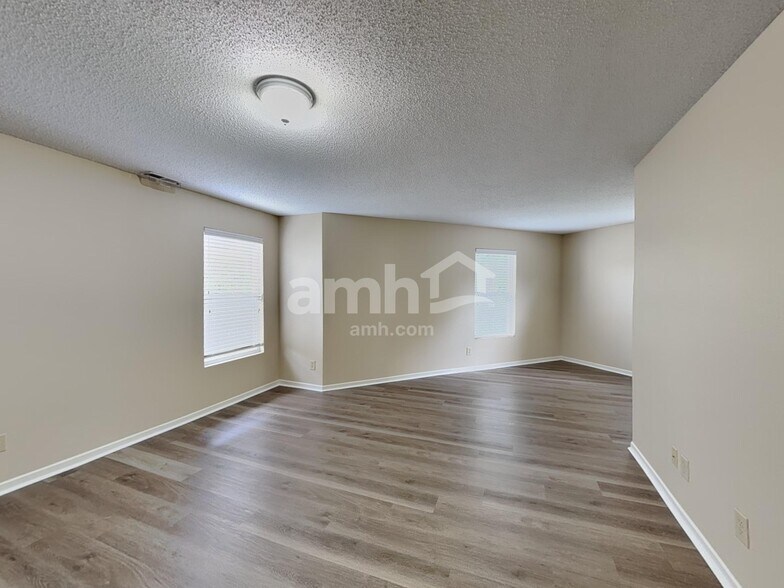 Building Photo - 10395 Butler Dr