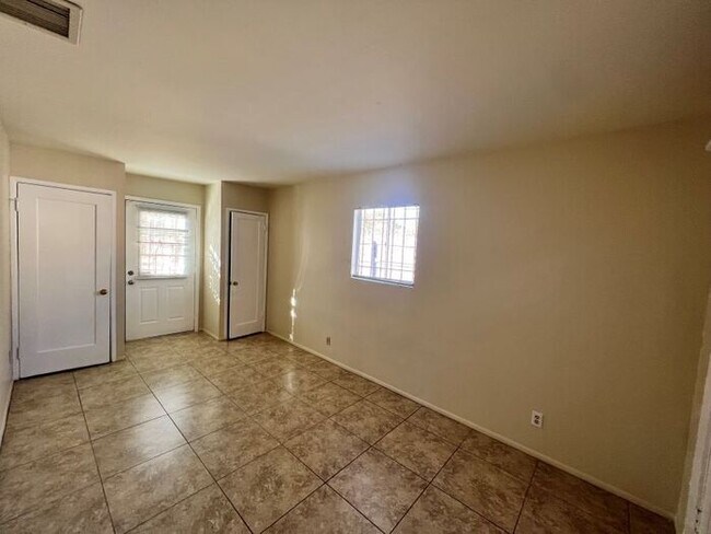 Building Photo - For Rent