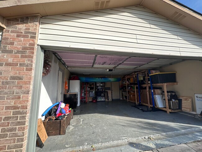 Building Photo - 6916 Elliot Ct