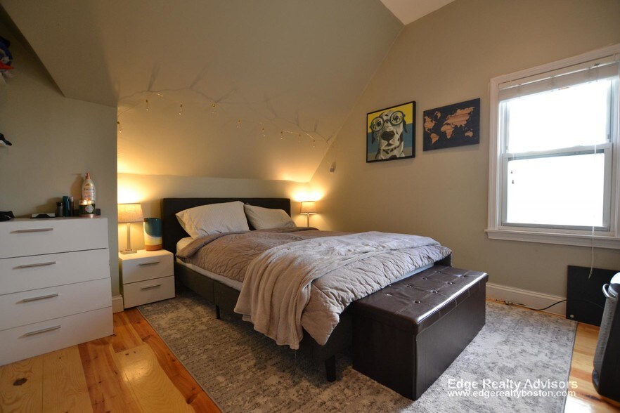 Building Photo - 315 Warren St