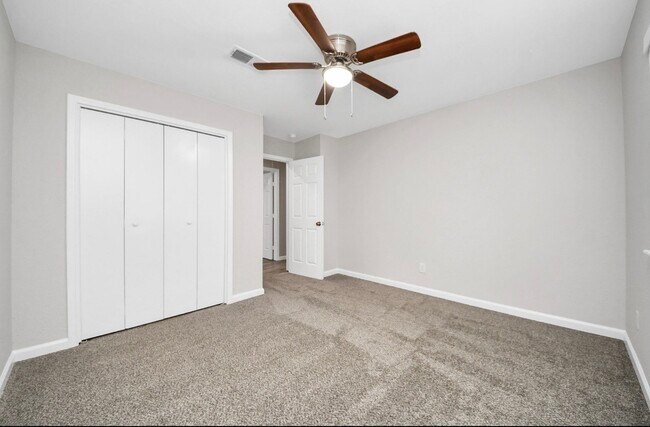 Building Photo - 9638 Ravensworth Dr