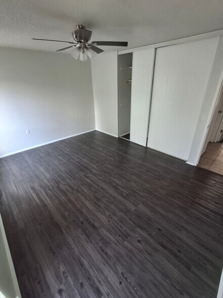 Building Photo - 2611 Lakeledge