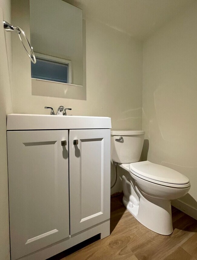 Building Photo - Spectacular View! Remodeled One bedroom with Partially finished basement in Linnton~ Front and ba...