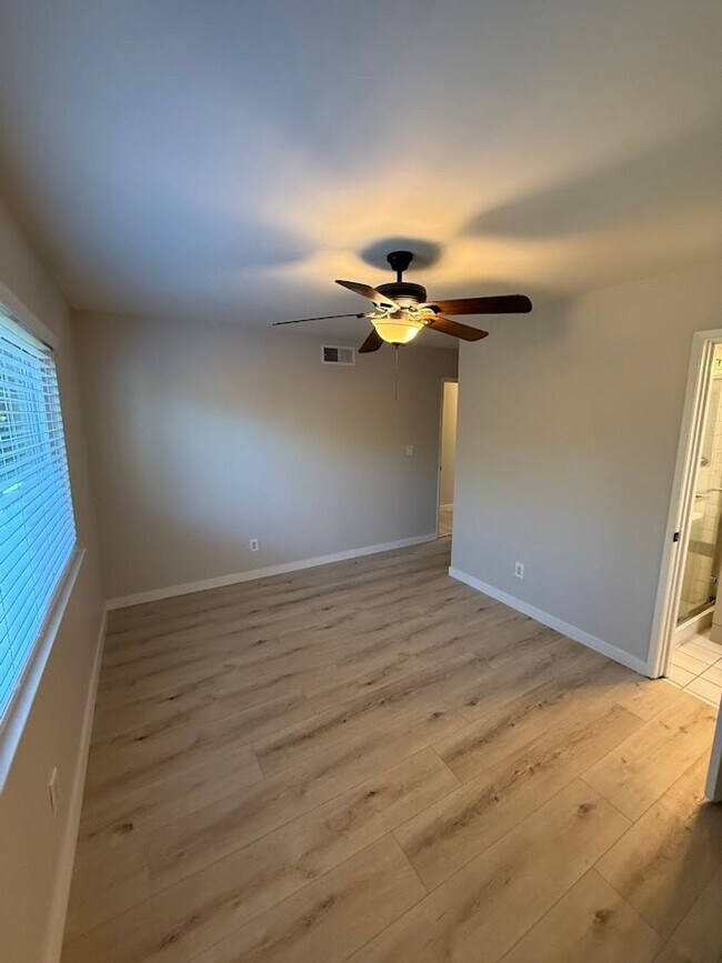 Building Photo - Beautiful 4 Bedroom, 2 Bathroom, Sylmar Home! Ready for Move-In!