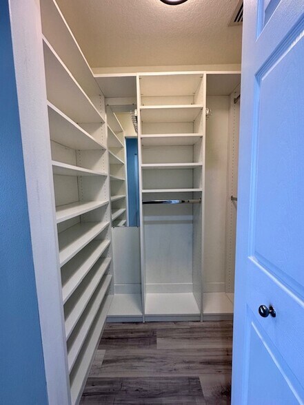 Building Photo - 480 Sail Ln