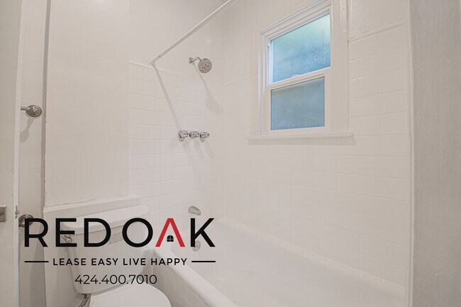 Building Photo - 1818 Whitley Ave