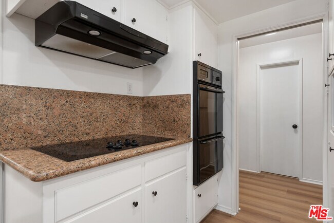 Building Photo - 6739 Garces Ave