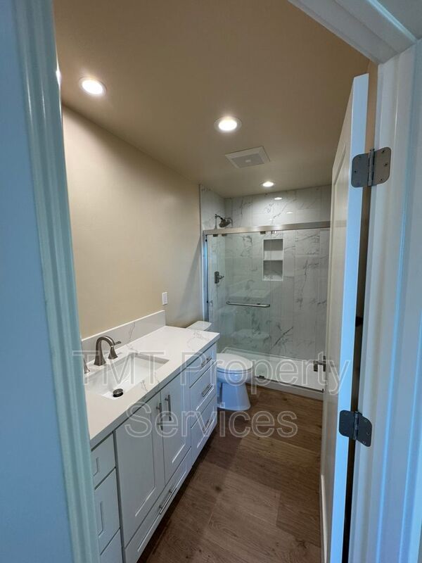 Building Photo - 1339 Newport Ave