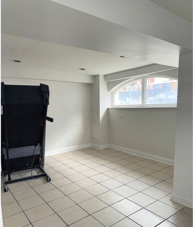 Building Photo - 1814 W Pershing Rd