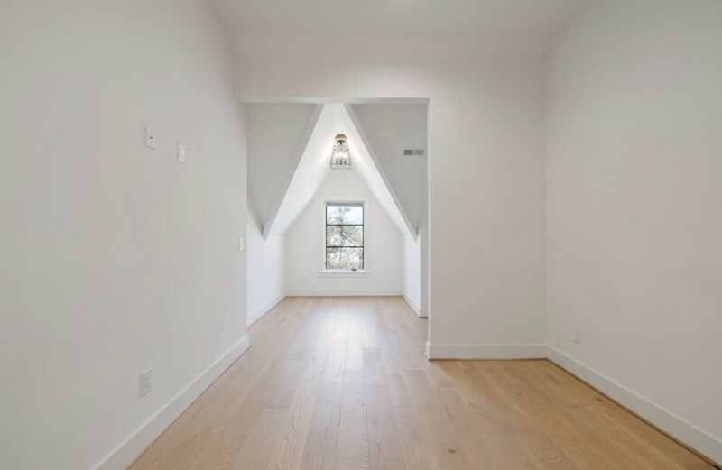 Building Photo - 1330 Columbia Ave