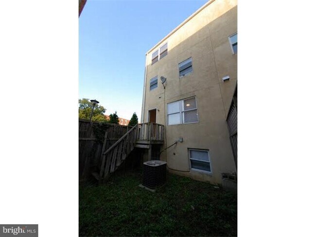 Building Photo - 2822 Ogden St