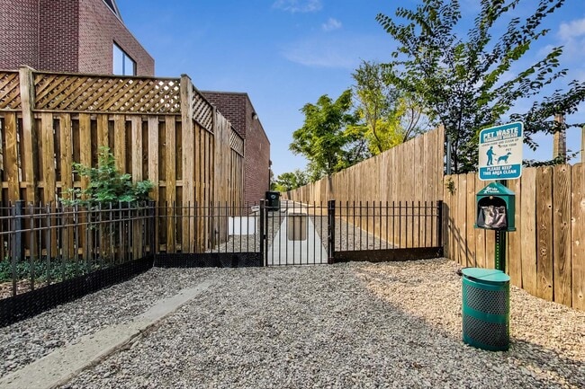 Building Photo - 1735 W Diversey Pkwy