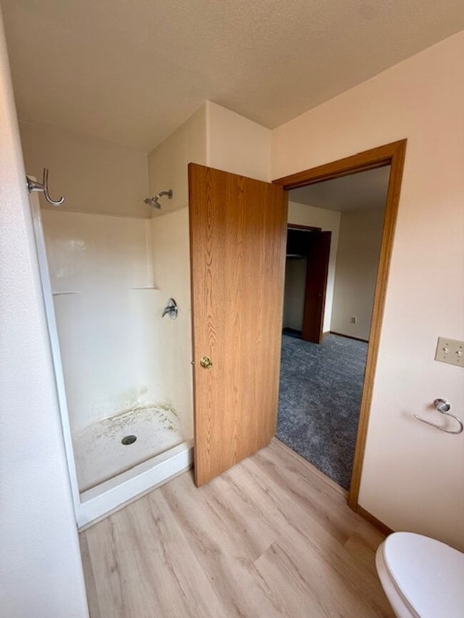 Building Photo - Charming 3 Bed, 1.5 Bath Unit in the Heart...