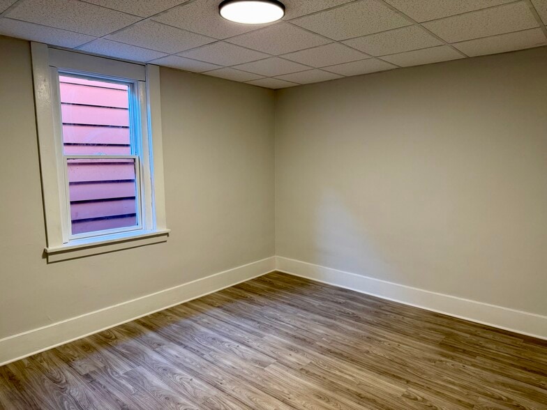 Building Photo - 1379 Island Ave