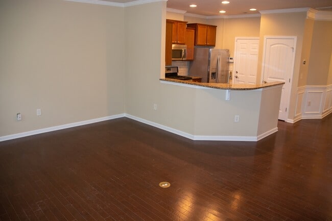 Building Photo - 122 Tuftin Dr