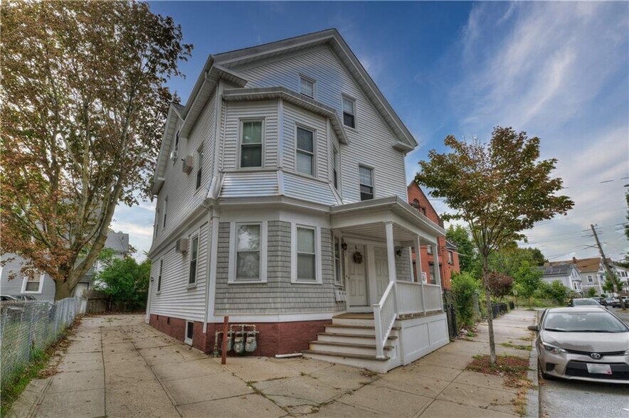 Building Photo - 102 Ruggles St