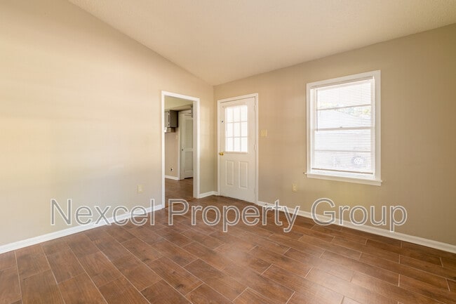 Building Photo - 8106 Elmbrook Dr