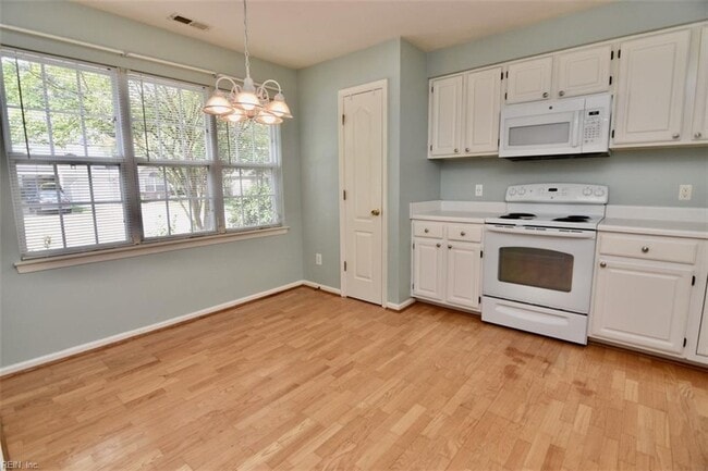 Building Photo - 145 Horse Run Dr