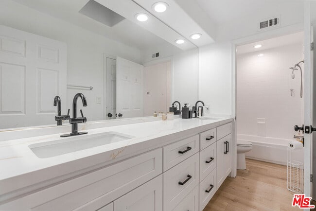 Building Photo - 20318 Blythe St