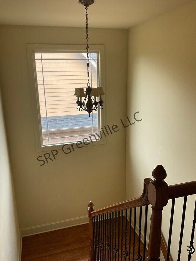 Building Photo - Four Bedroom Brick House for Rent!