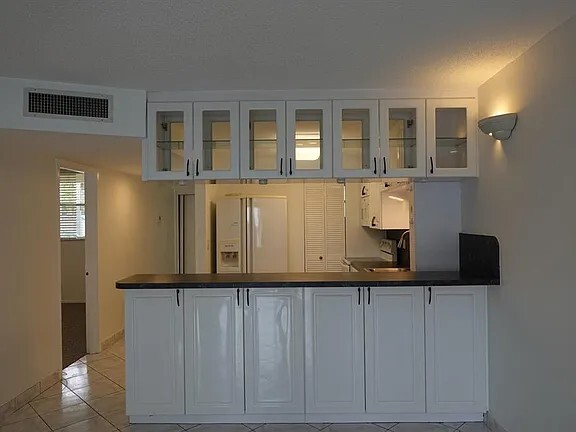 Primary Photo - 5321 NE 24th Ter