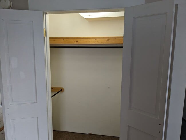 Building Photo - 3 Bed 2 Bath House Near Downtown Belgrade - Dogs Negotiable!