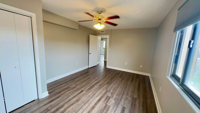 Building Photo - Newly Renovated Condo Located In Highly Desirable Area Of Forest Acres!