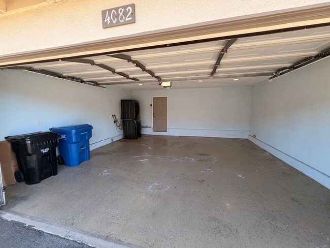 Building Photo - 3 Bed, 2 Bath Tanglewood For Rent- Single Story w/ Garage and AC!