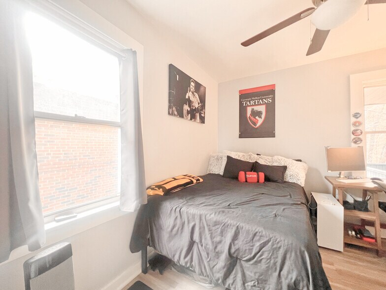 Building Photo - 5737 Hobart St