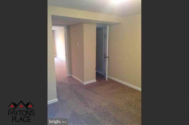 Building Photo - Spacious Single Family home with Huge Back...