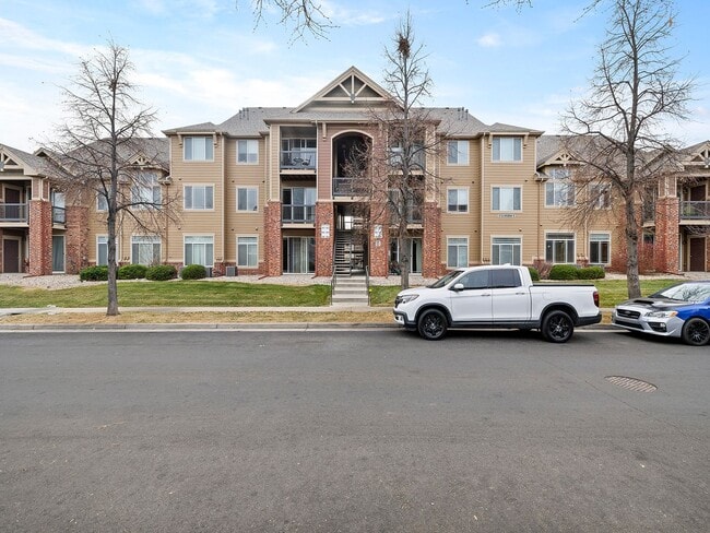Building Photo - 2 bed 2 Bath Condo with Community Pool!