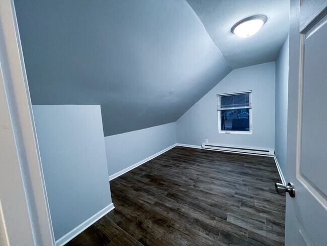 Bed #2 - 5202 Leighton Ave