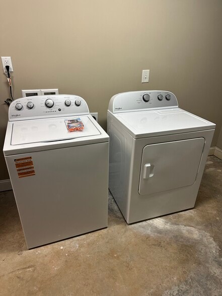 Building Photo - 6935 Old Valley School Rd