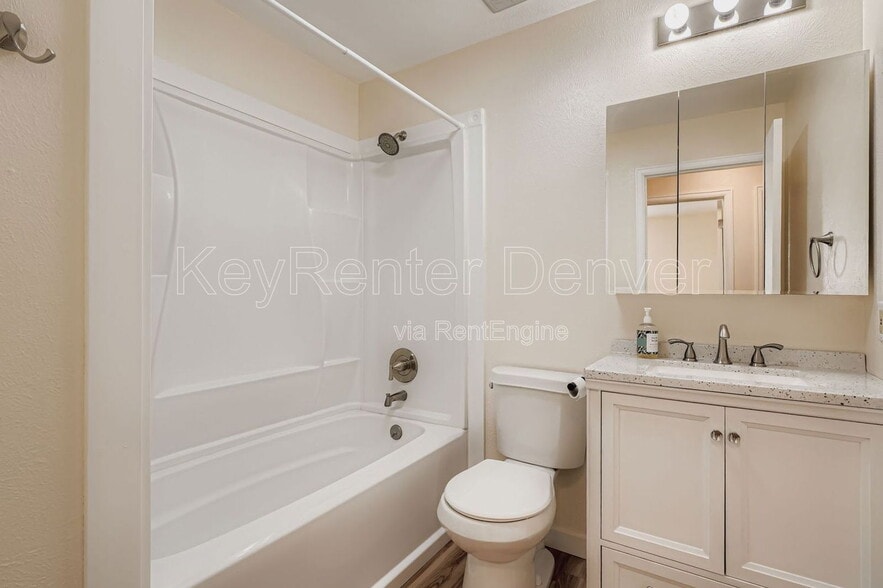 Building Photo - 7421 Harlan Way