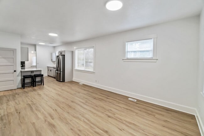 Building Photo - Beautifully Remodeled 3 Bed 1 Bath Single ...