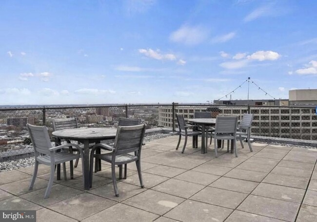 Building Photo - 1954 Columbia Rd NW