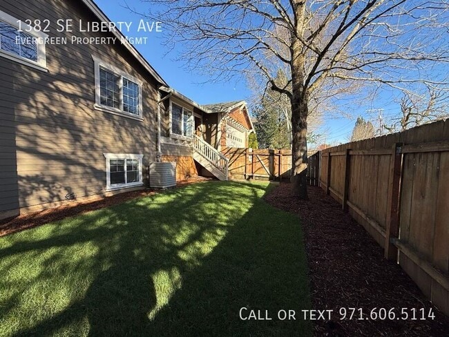 Building Photo - 1382 SE Liberty Ave