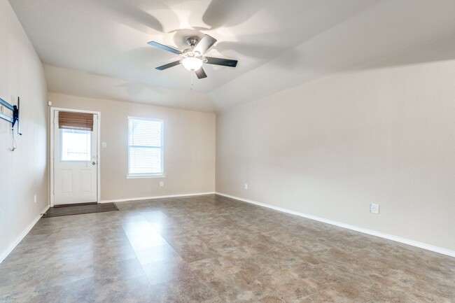 Building Photo - 1127 Roman Dr