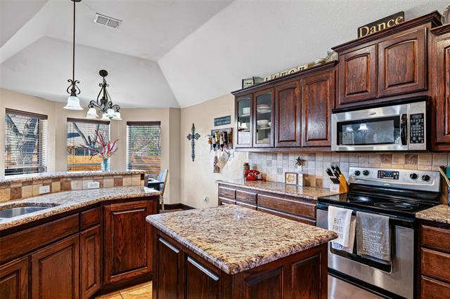 Building Photo - 8918 N Longwood Dr