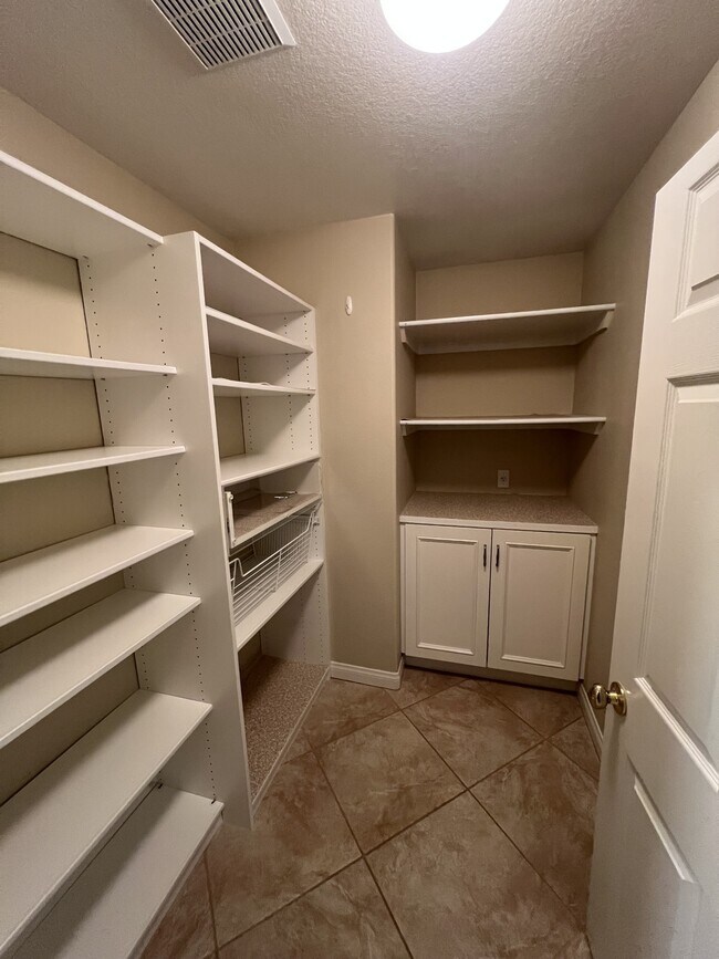 Building Photo - 42251 Harwick Ln
