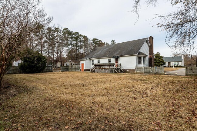 Building Photo - 1719 Centre St W