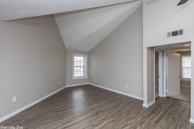 Building Photo - 8815 Woodbine Dr