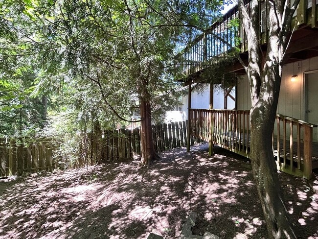 Building Photo - Large 3 Bed, 2 Bath, Sanctuary!