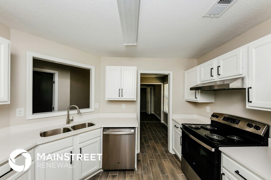 Building Photo - 18 Thorn Thicket Ct